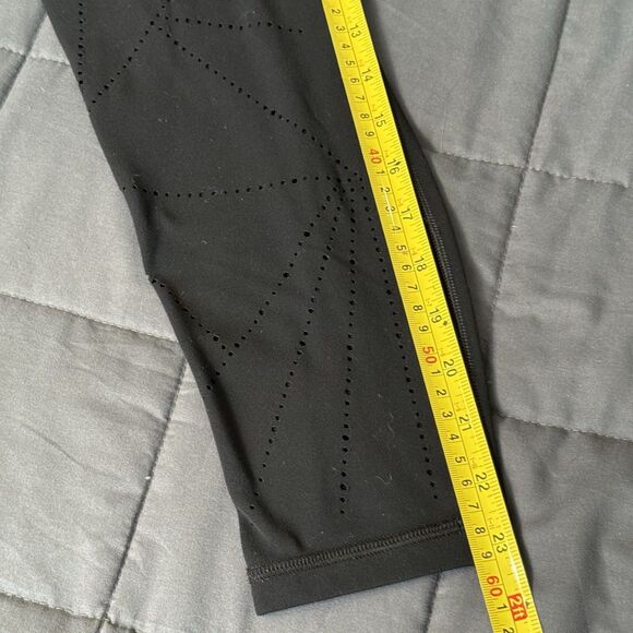 Athleta Elation 7/8 Tight Ultra High Rise Lasercut Women's M Leggings Yoga - Picture 9 of 9